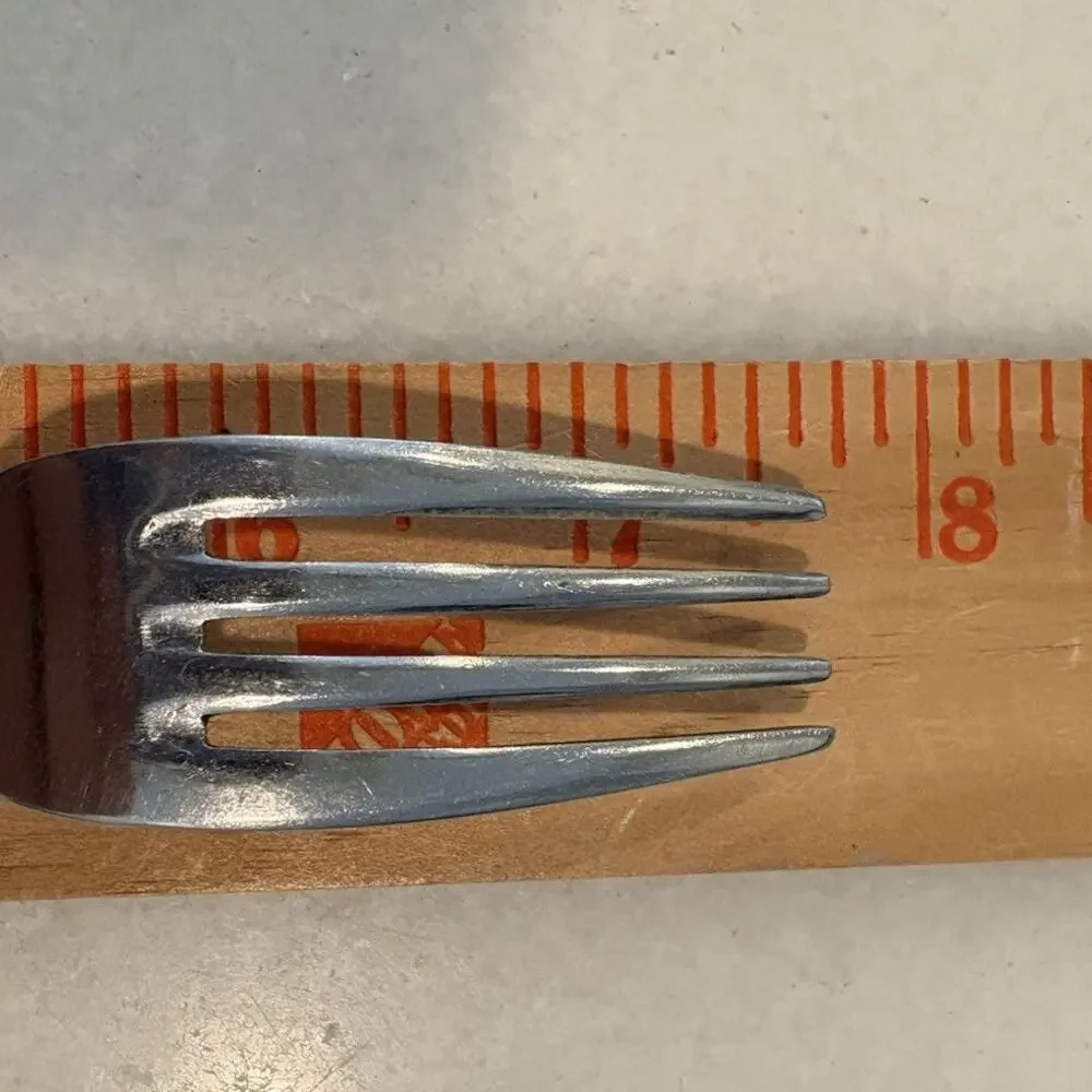Vintage Inoxpran Italy 18/10 Stainless Steel Dinner Forks Ornate Scroll Pattern